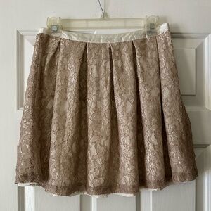 Francesca’s NWT Cream lace pleated lace mini skirt with satin waist, size small
